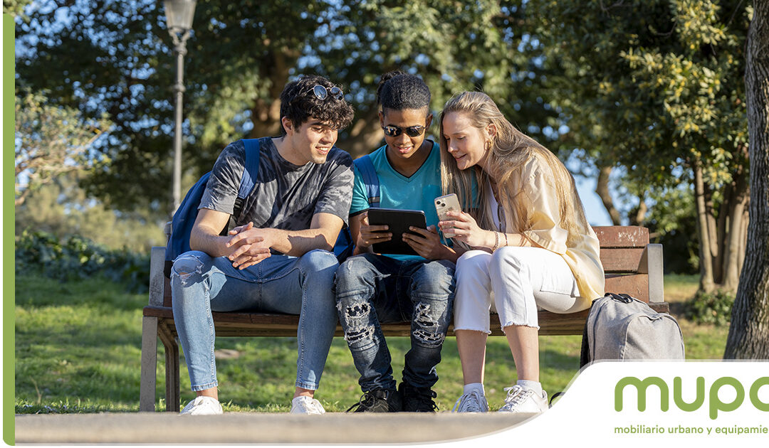 Innovación Juvenil y Mobiliario Urbano: Crear Espacios Públicos que Inspiren